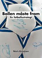 Bollen m&aring;ste fram : en fotbollsstrategi