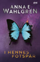 I hennes fotsp&aring;r