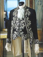 46 historier om kostymer ur Kungliga operans g&ouml;mmor