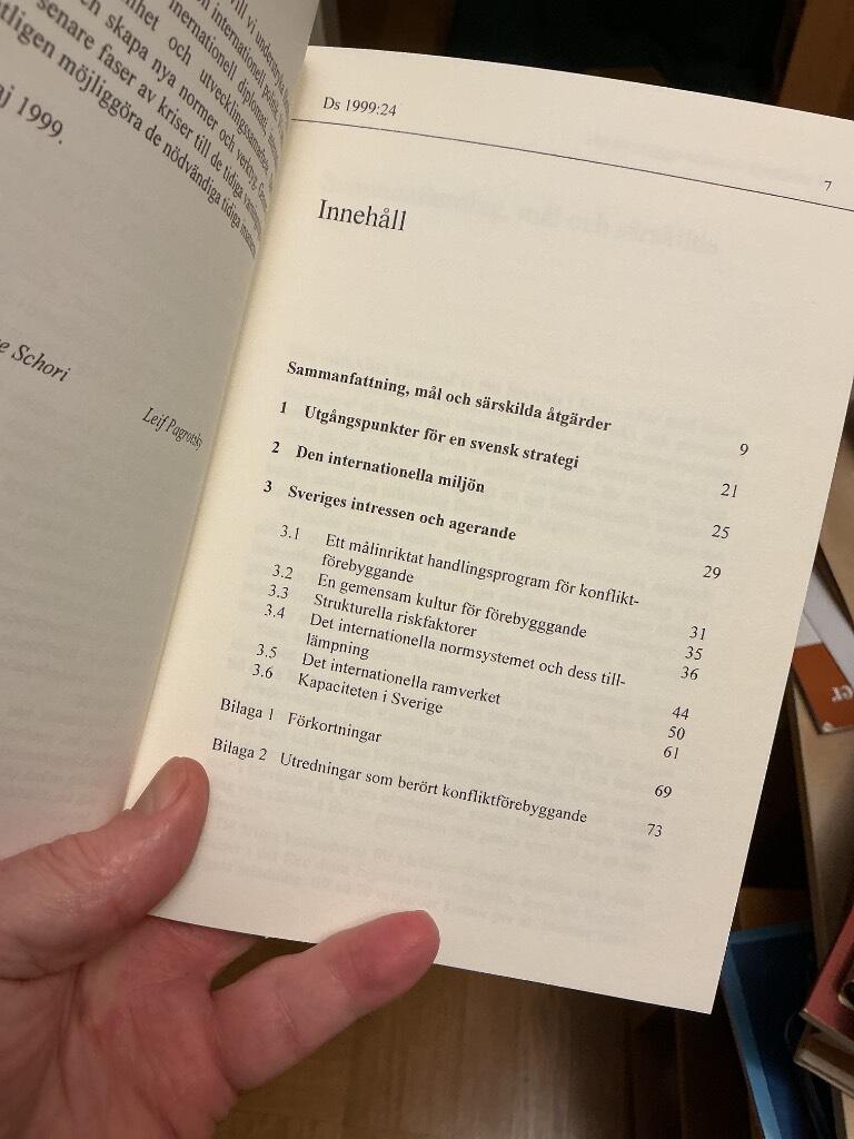 Att f&ouml;rebygga v&auml;pnade konflikter : ett svenskt handlingsprogram