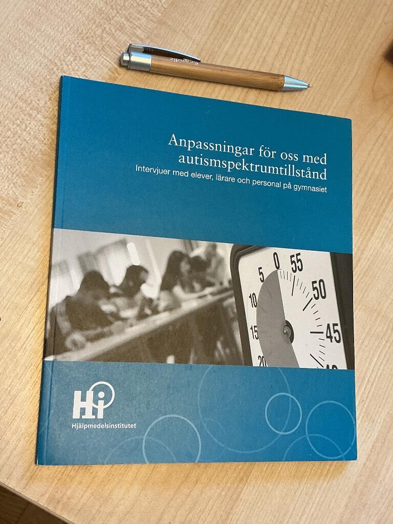 Anpassningar f&ouml;r oss med autismspektrumtillst&aring;nd [Elektronisk resurs]  : intervjuer med elever, l&auml;rare  och personal p&aring; gymnasiet