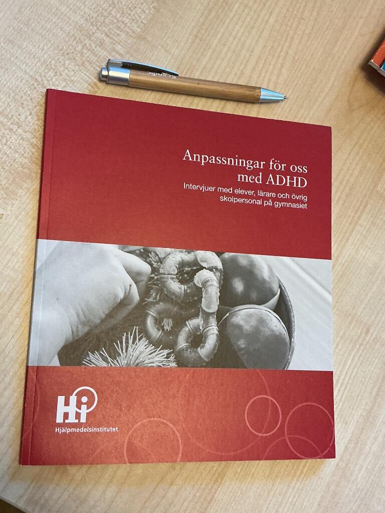 Anpassningar f&ouml;r oss med ADHD : intervjuer med elever, l&auml;rare och &ouml;vrig skolpersonal p&aring; gymnasiet