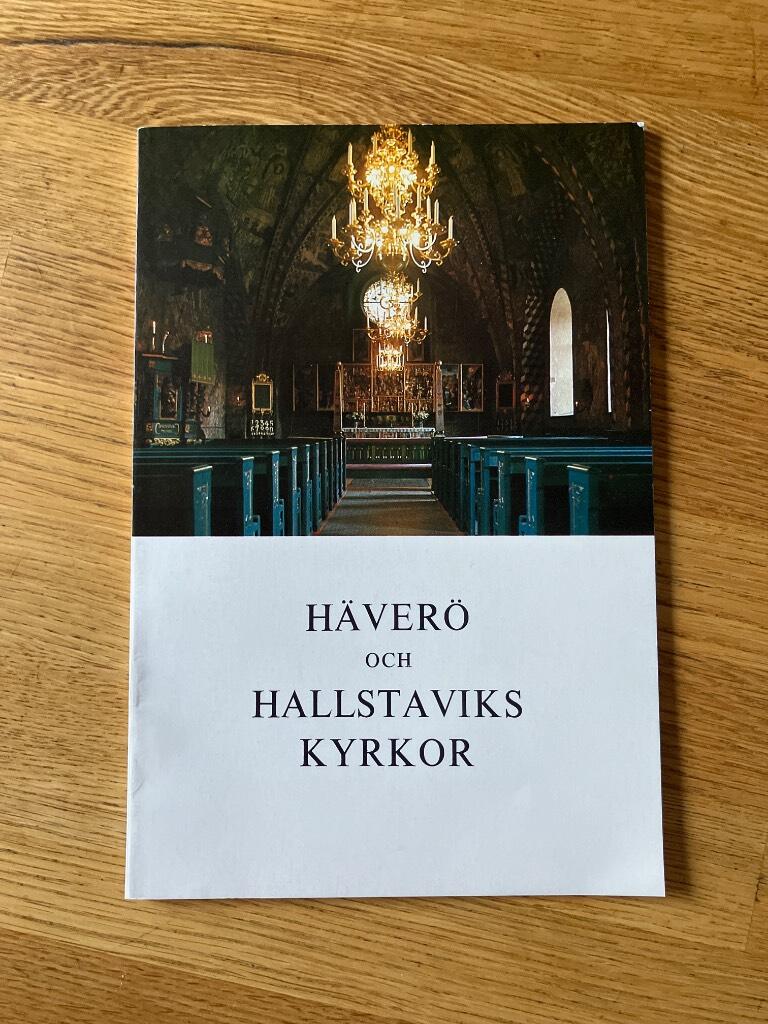 Omslag: Häverö och Hallstaviks kyrkor