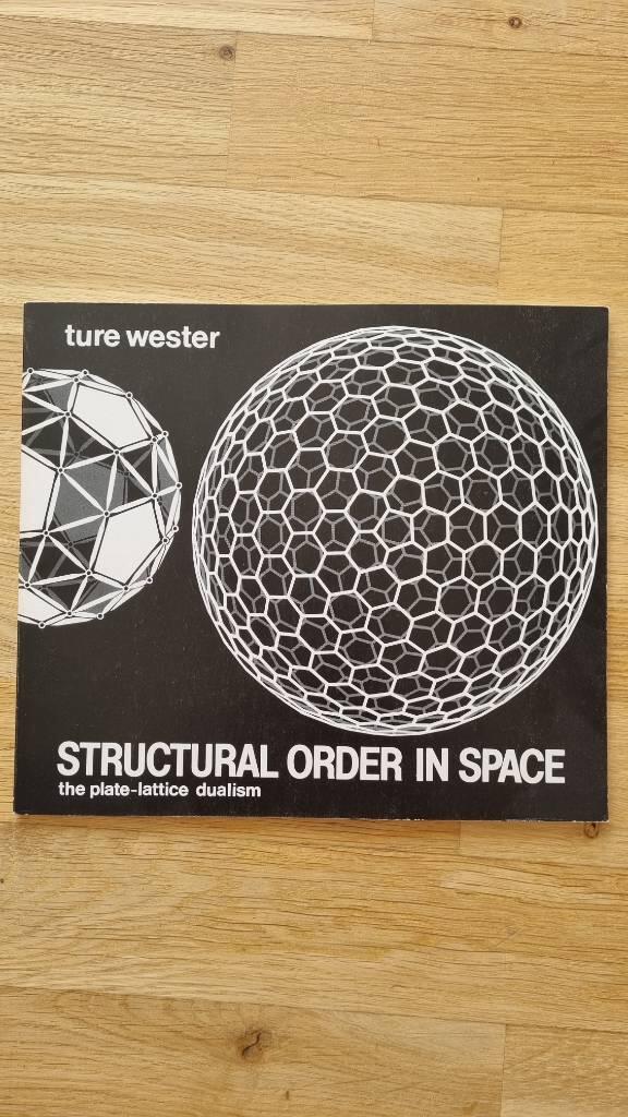Structural order in space - the plate-lattice dualism