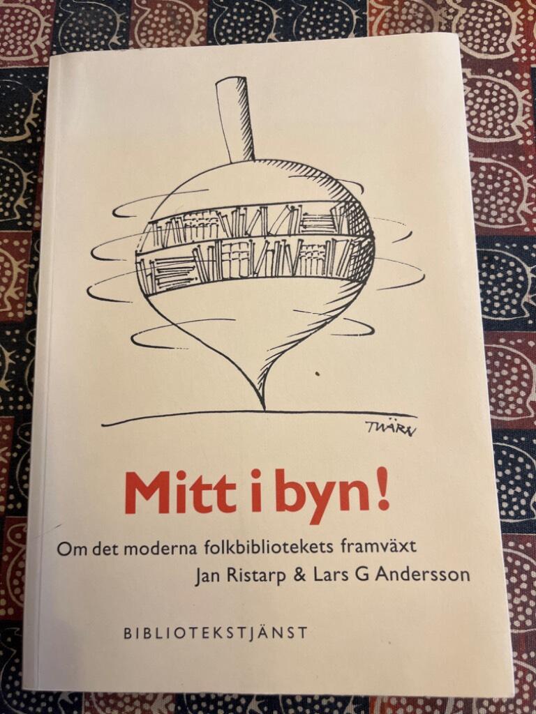 Mitt i byn! : om det moderna folkbibliotekets framv&auml;xt