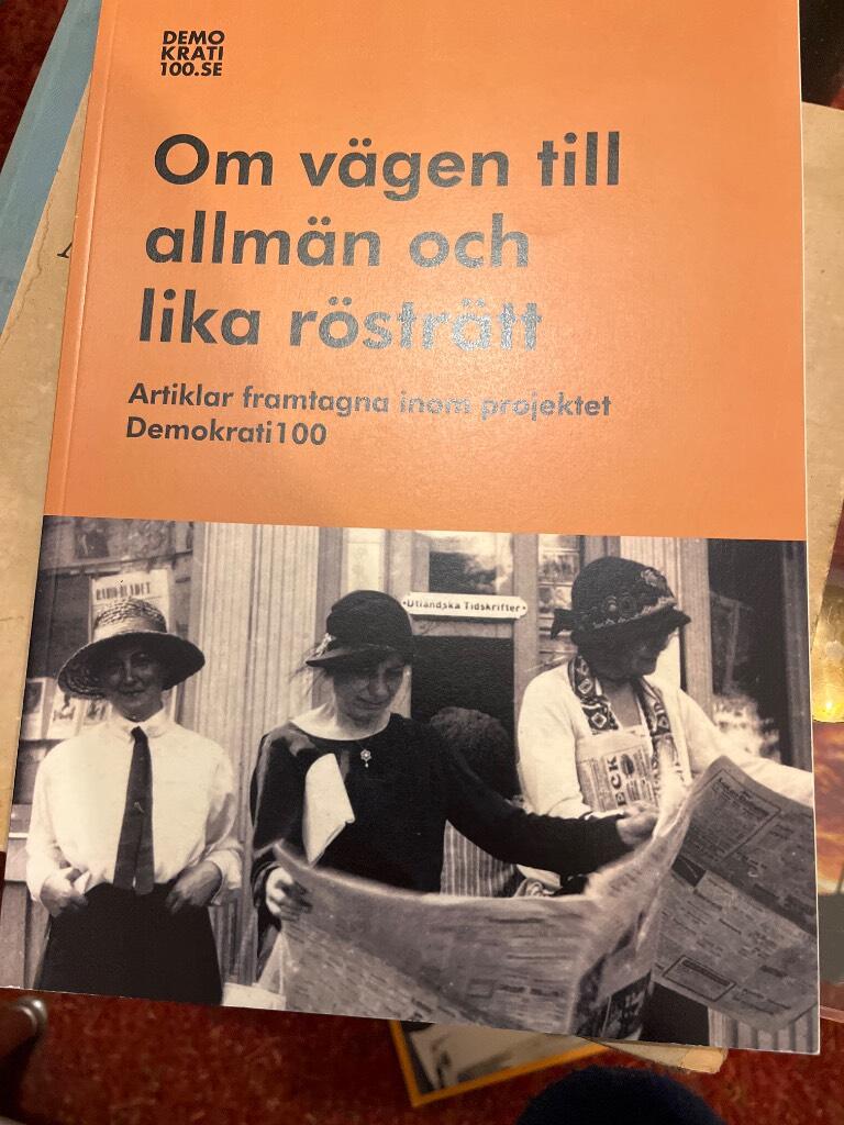 Om v&auml;gen till allm&auml;n och lika r&ouml;str&auml;tt - Artiklar framtagna inom projektet Demokrati100