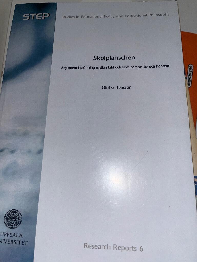 Skolplanschen : argument i sp&auml;nning mellan bild och text, perspektiv och kontext