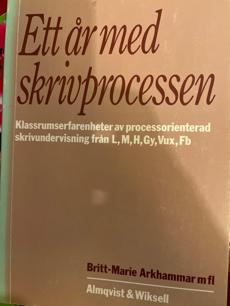 Ett &aring;r med skrivprocessen : klassrumserfarenheter fr&aring;n processorienterad skrivundervisning f&ouml;r L, M, H, Gy, Vux, Fb
