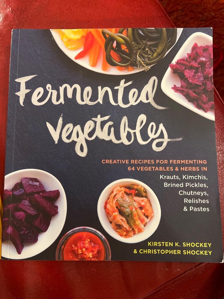 Fermented vegetables - creative recipes for fermenting 64 vegetables & herbs in krauts, kimchis, brined pickles, chutneys, relishes & pastes