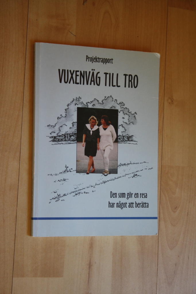 Vuxenv&auml;g till tro : "den som g&ouml;r en resa har n&aring;got att ber&auml;tta" : projektrapport