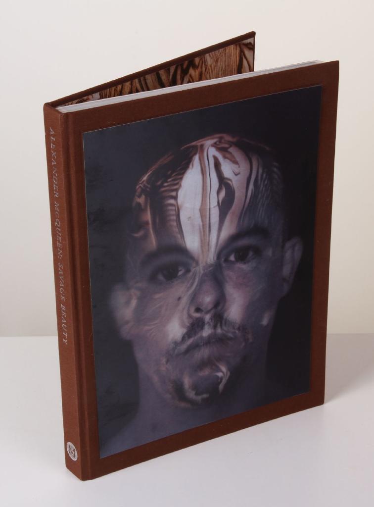 Alexander McQueen : savage beauty