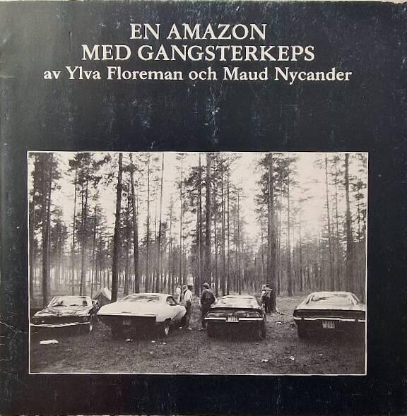 En amazon med gangsterkeps