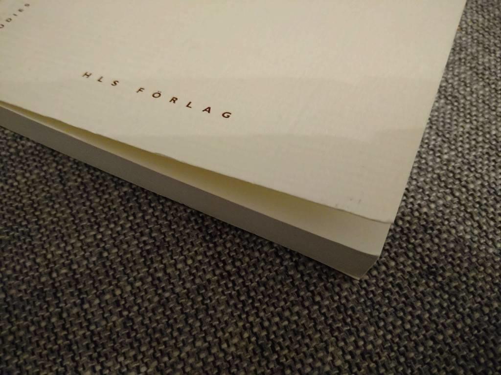 Platser f&ouml;r lek, upplevelser och m&ouml;ten [Elektronisk resurs] : om barns r&ouml;relsefrihet i fyra bostadsomr&aring;den