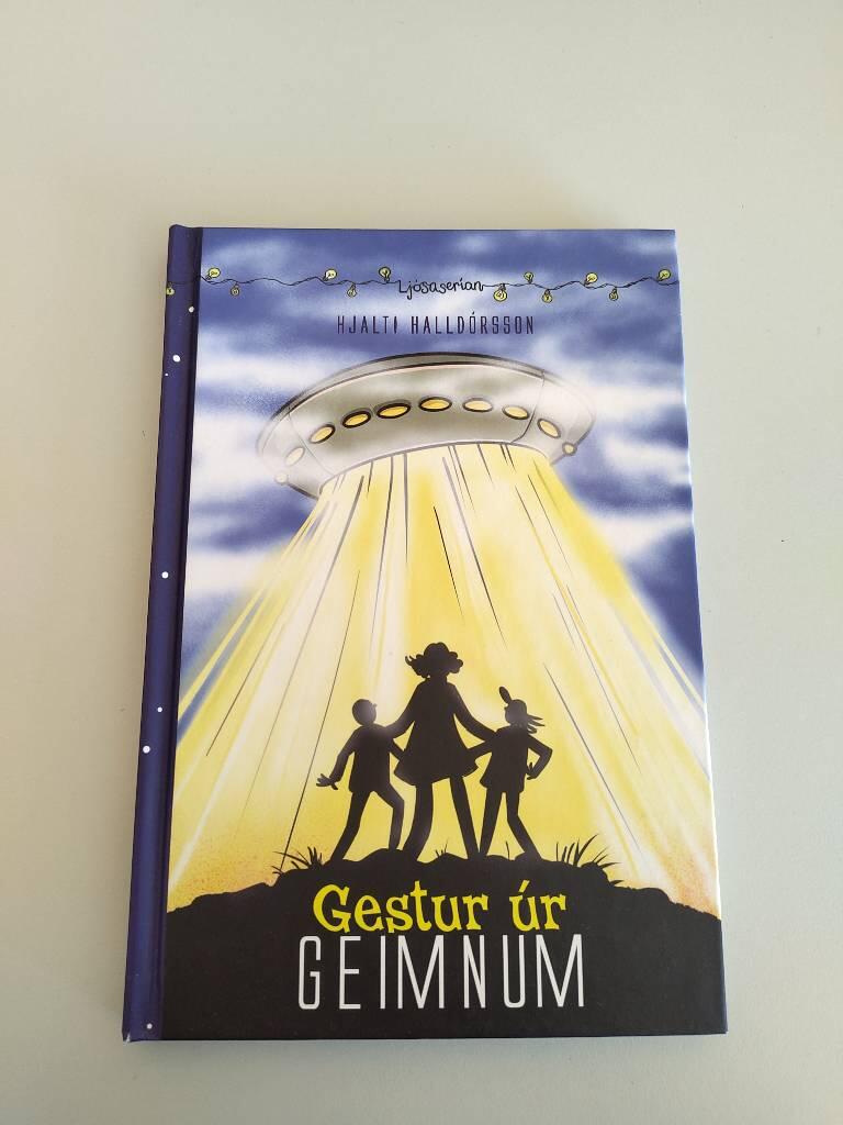 Gestur &uacute;r geimnum