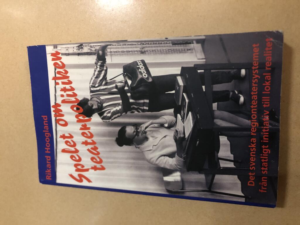 Spelet om teaterpolitiken : det svenska regionteatersystemet : fr&aring;n statligt initiativ till lokal realitet