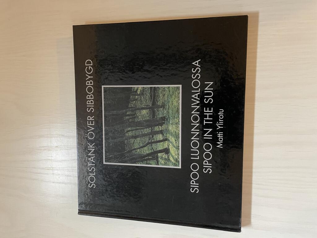Solst&auml;nk &ouml;ver Sibbobygd : Sipoo luonnonvalossa = Sipoo in the sun