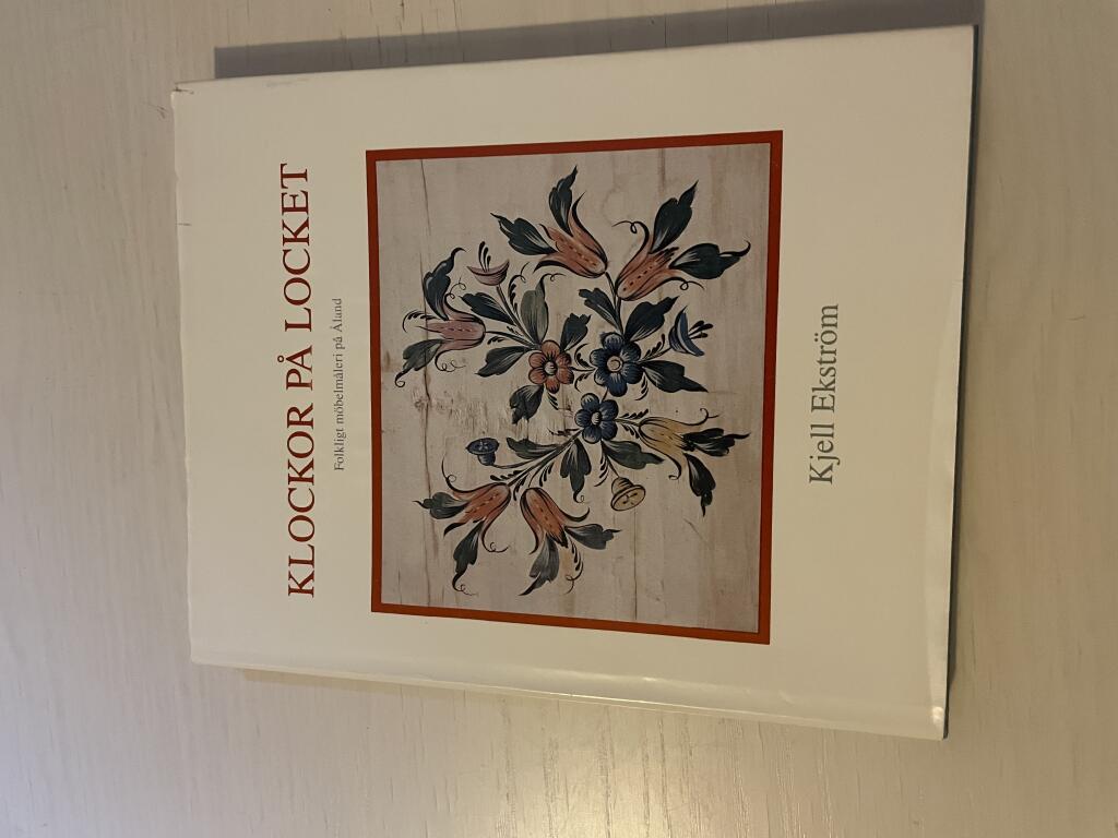 Klockor p&aring; locket : folkligt m&ouml;belm&aring;leri p&aring; &Aring;land