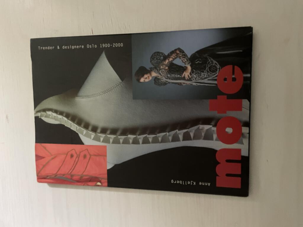 Mote - trender & designere Oslo 1900-2000