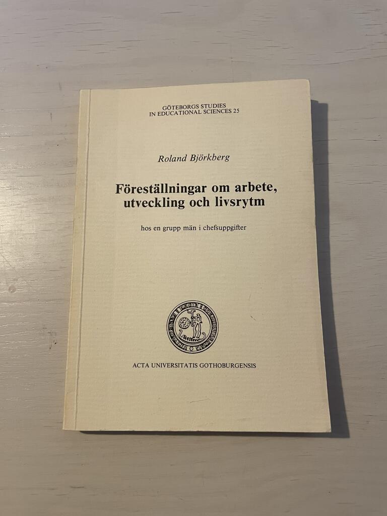 F&ouml;rest&auml;llningar om arbete, utveckling och livsrytm hos en grupp m&auml;n i chefsuppgifter : [Conceptions of work, development and rhythm of life hold by a group of men in managerial position]