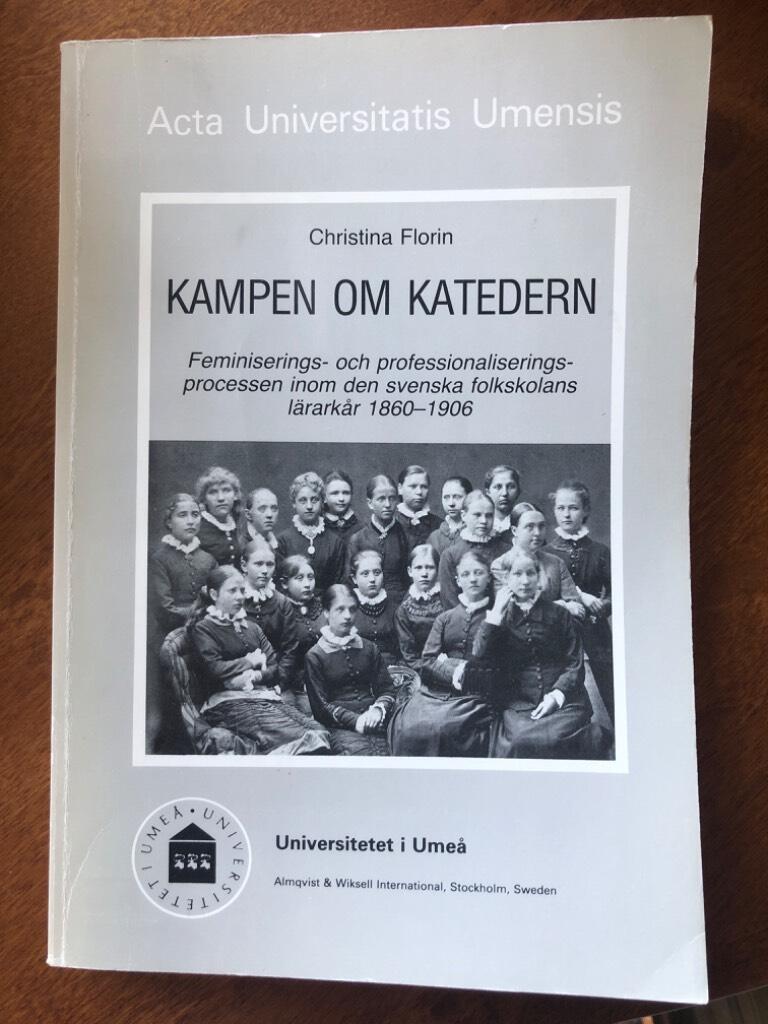 Kampen om katedern [Elektronisk resurs] : feminiserings- och professionaliseringsprocessen inom den svenska folkskolans lärarkår 1860-1906 = Who should sit in the teacher's chair? : the processes of feminization and professionalization among Swedish eleme
