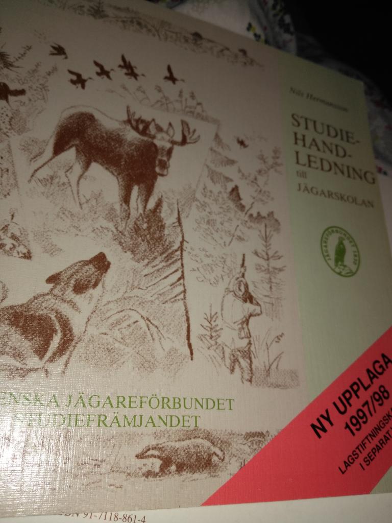 J&auml;garskolan : Svenska j&auml;garef&ouml;rbundets kursbok f&ouml;r j&auml;garutbildningen