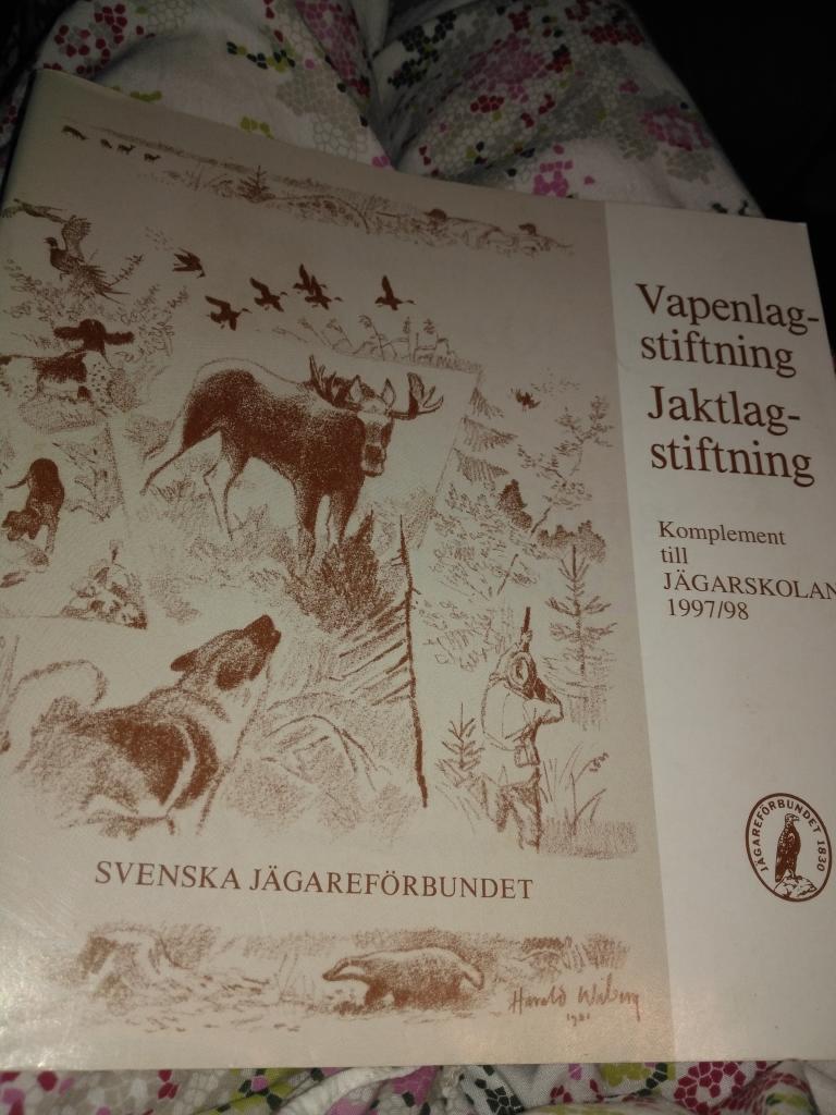J&auml;garskolan : Svenska j&auml;garef&ouml;rbundets kursbok f&ouml;r j&auml;garutbildningen