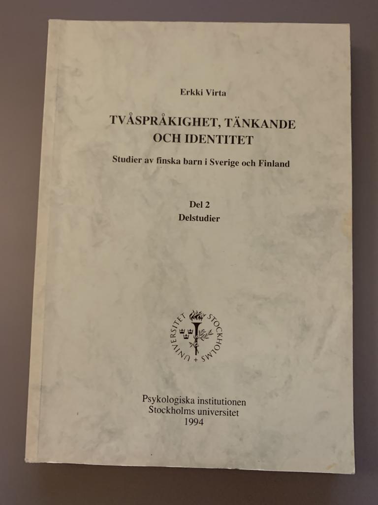 Tv&aring;spr&aring;kighet, t&auml;nkande och identitet : studier av finska barn i Sverige och Finland