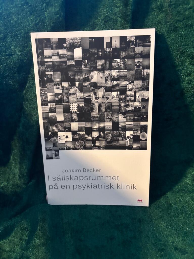 I s&auml;llskapsrummet p&aring; en psykiatrisk klinik