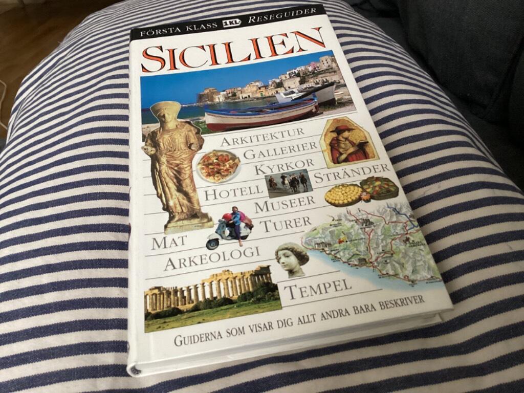 Sicilien : [arkitektur, gallerier, kyrkor, hotell, str&auml;nder ...]
