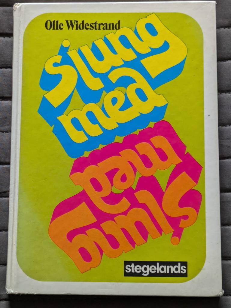 Pension&auml;r i rutig kostym