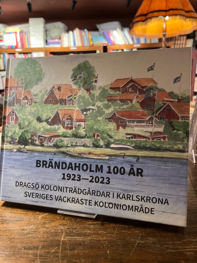 Br&auml;ndaholm 100 &aring;r, 1923-2023 - Drags&ouml; kolonitr&auml;dg&aring;rdar i Karlskrona : Sveriges vackraste koloniomr&aring;de