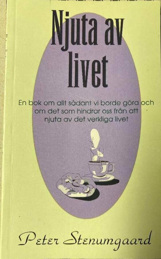 Njuta av livet - [en bok om allt s&aring;dant vi borde g&ouml;ra och om det som hindrar oss fr&aring;n att njuta av det verkliga livet]