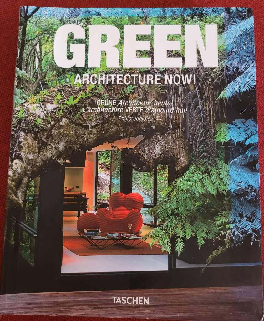 Green architecture now! - Gr&copy;ơne Architektur heute! = L'architecture verte d'aujourd'hui!