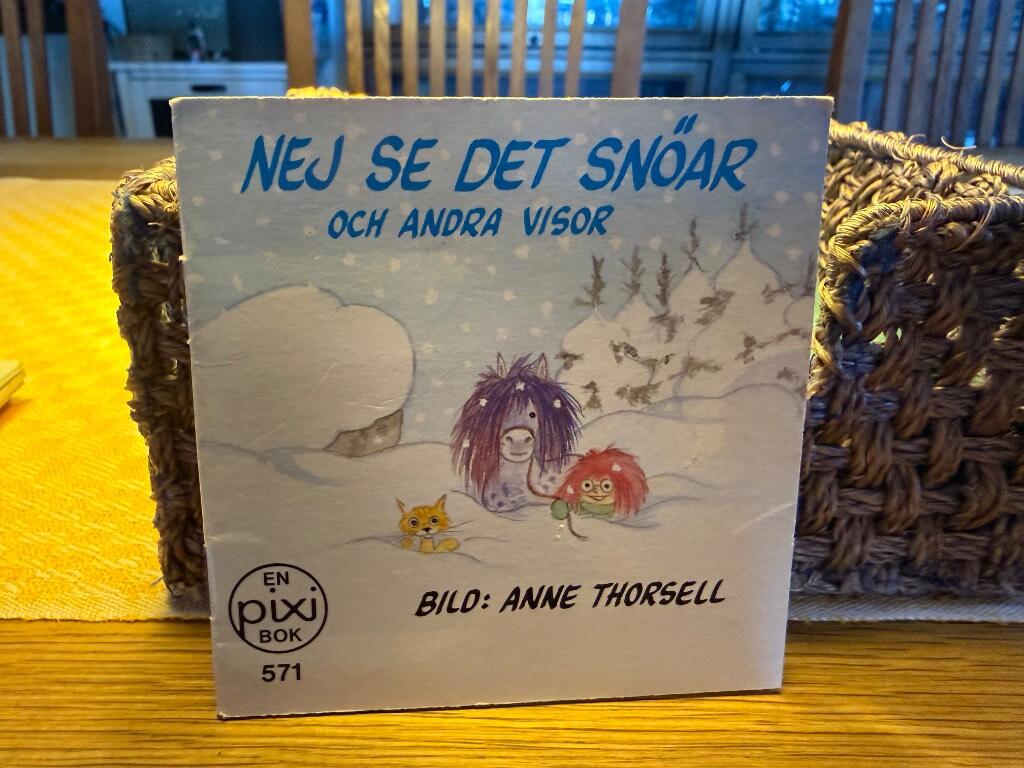 Nej se det sn&ouml;ar och andra visor