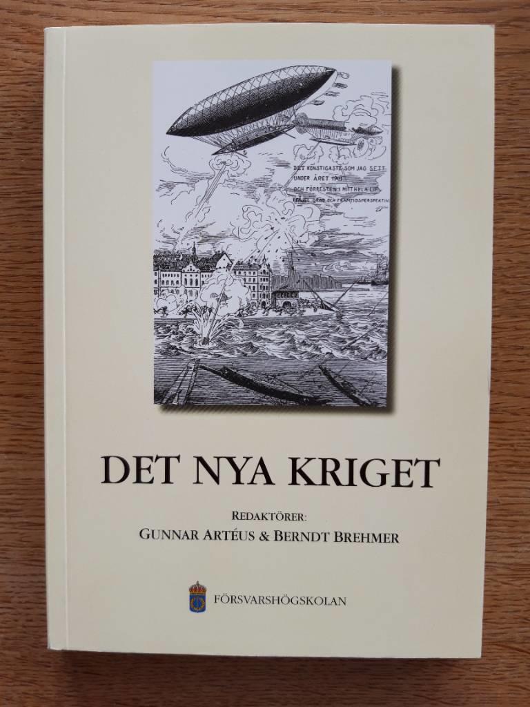 Tio ess&auml;er om det nya kriget