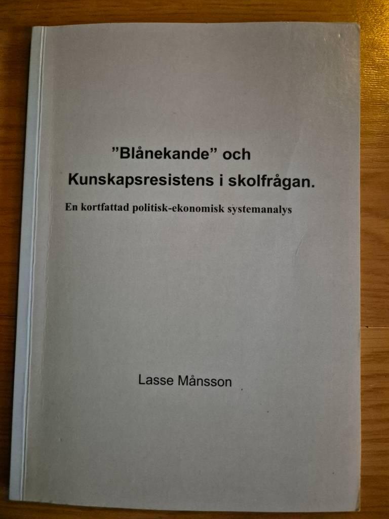 "Bl&aring;nekande" och kunskapsresistens i skolfr&aring;gan - en kortfattad politisk-ekonomisk systemanalys
