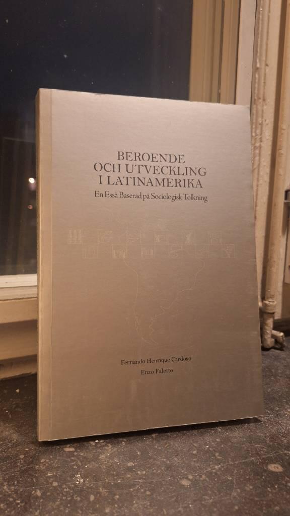 Beroende och utveckling i Latinamerika : en ess&auml; baserad p&aring; sociologisk tolkning