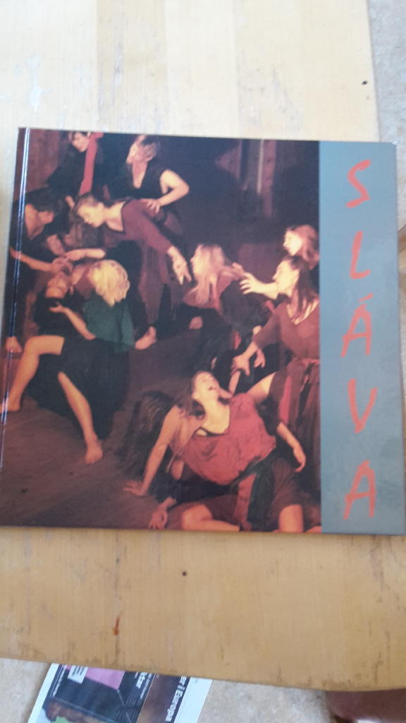 Sl&aacute;va : liv och konst