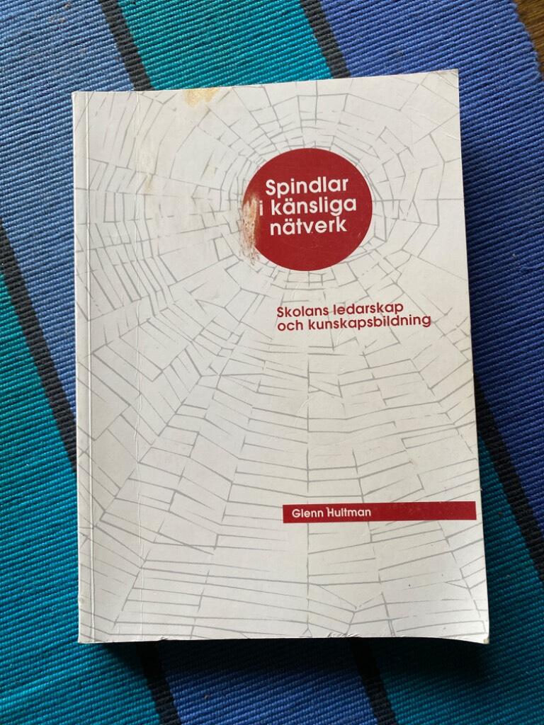 Spindlar i k&auml;nsliga n&auml;tverk : skolans ledarskap och kunskapsbildning
