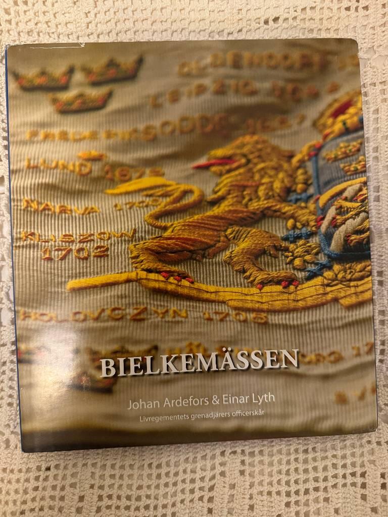Bielkemässen : officersmässen vid Livregementets grenadjärer i Örebro 1912-2006