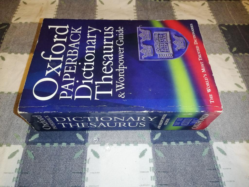 Oxford Paperback Dictionary - Thesaurus and Wordpower Guide