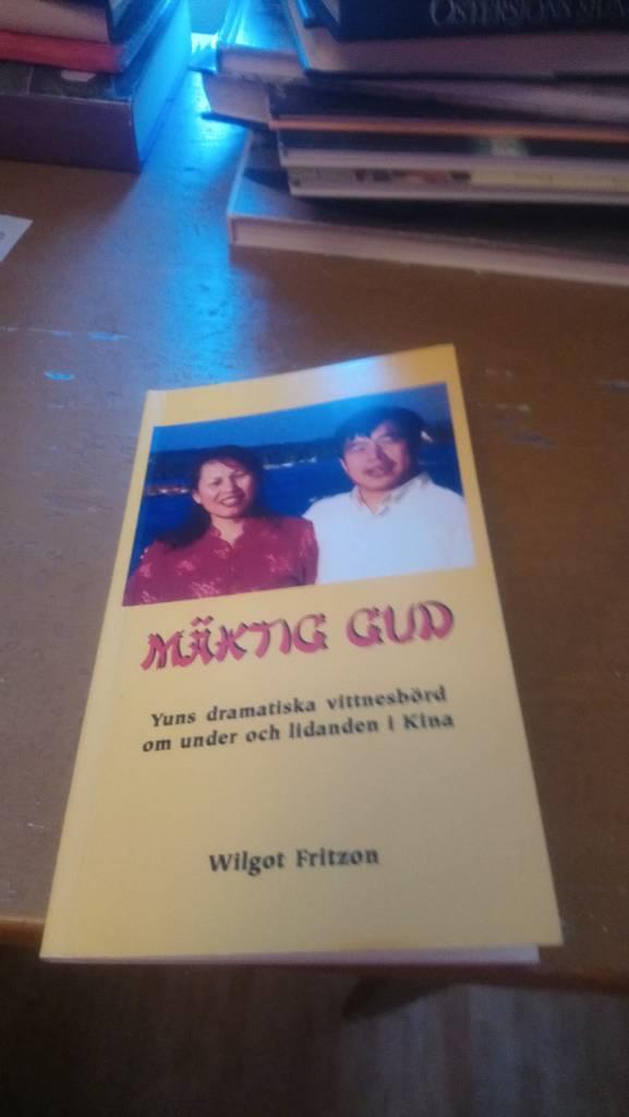 M&auml;ktig Gud : [Yuns dramatiska vittnesb&ouml;rd om under och lidanden i Kina]