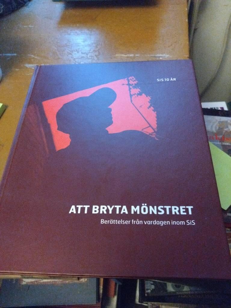 Att bryta m&ouml;nstret : ber&auml;ttelser fr&aring;n vardagen inom SiS : SiS 10 &aring;r