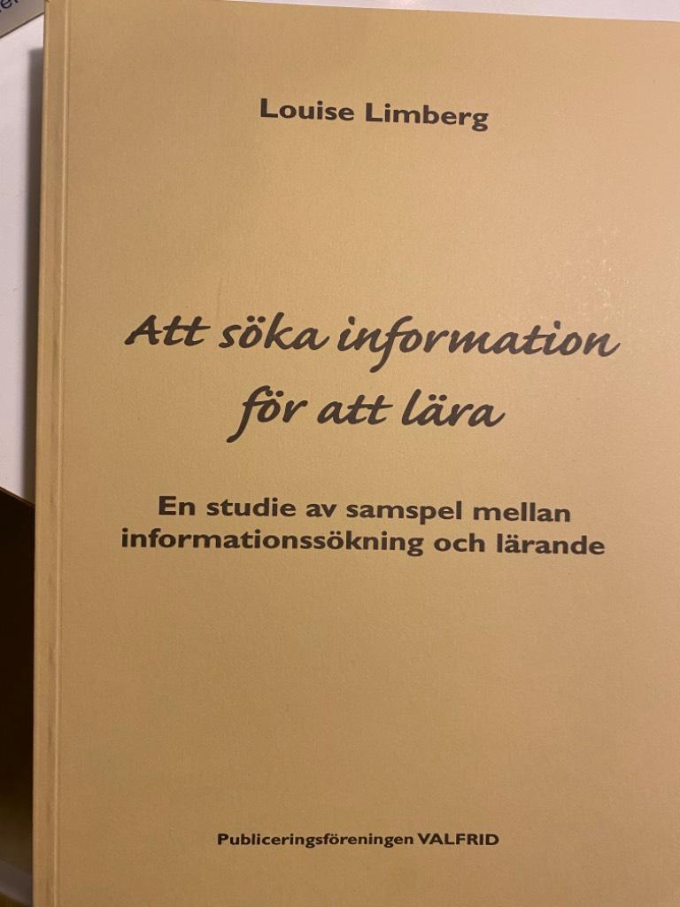 Att s&ouml;ka information f&ouml;r att l&auml;ra - en studie av samspel mellan informationss&ouml;kning och l&auml;rande