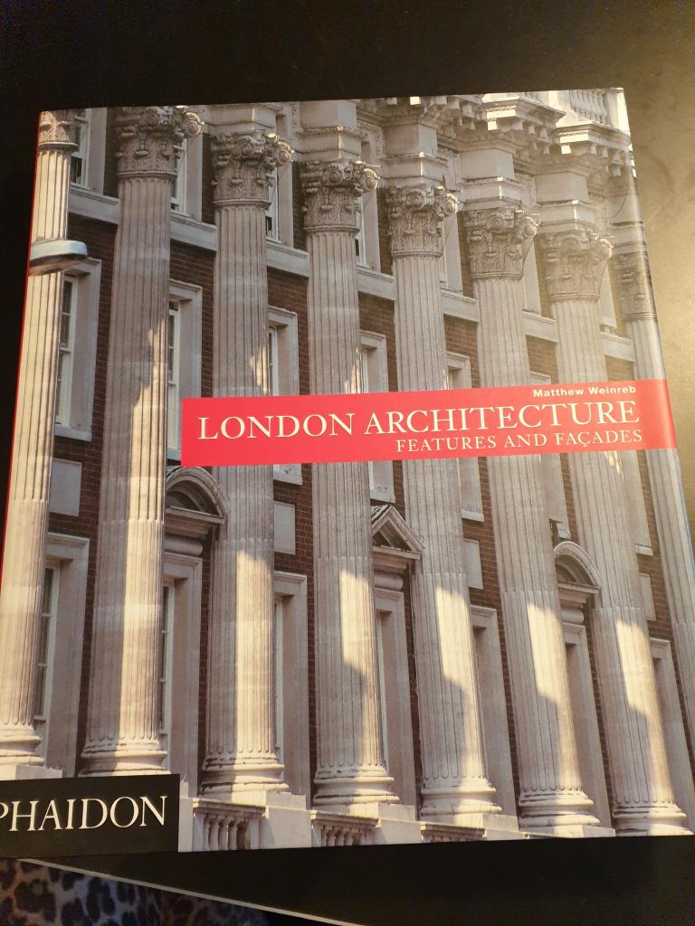 London architecture : features and fa&ccedil;ades