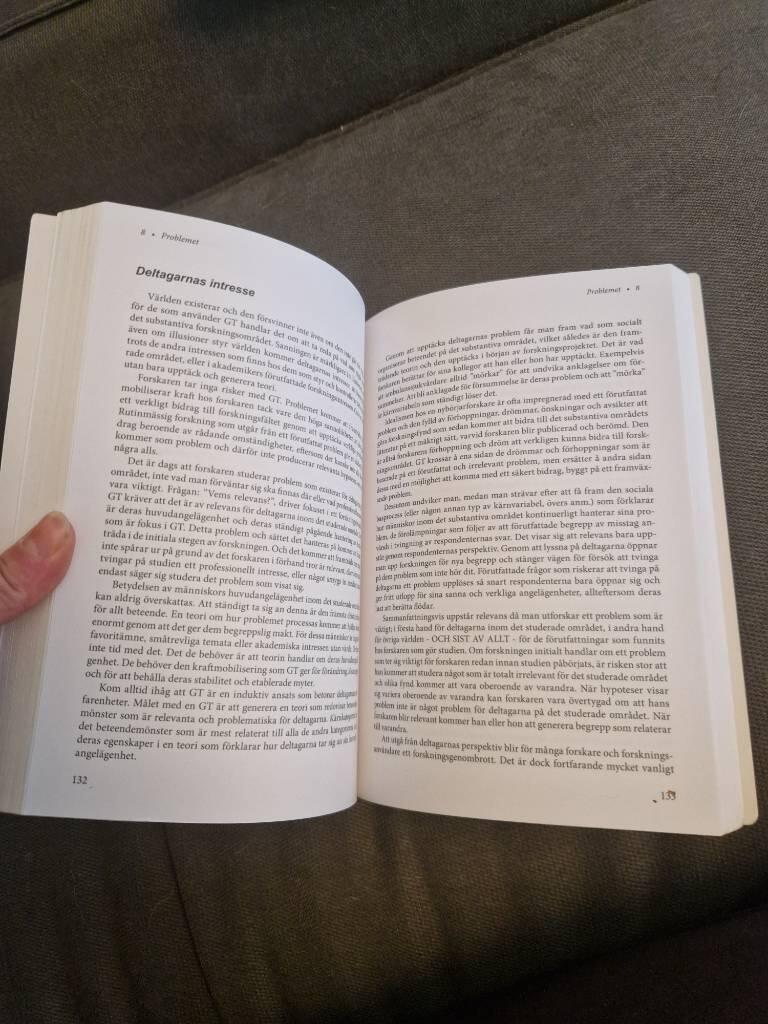 Att g&ouml;ra grundad teori : problem, fr&aring;gor och diskussion