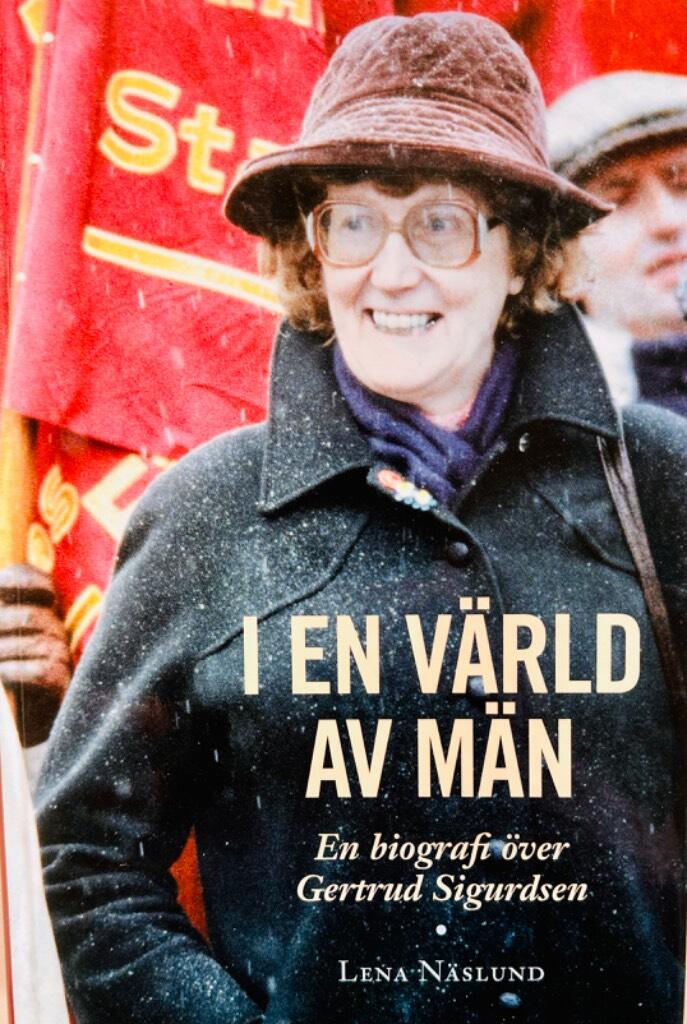 I en värld av män : en biografi över Gertrud Sigurdsen