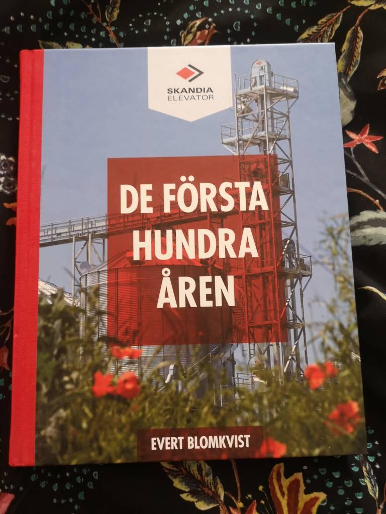 De f&ouml;rsta hundra &aring;ren