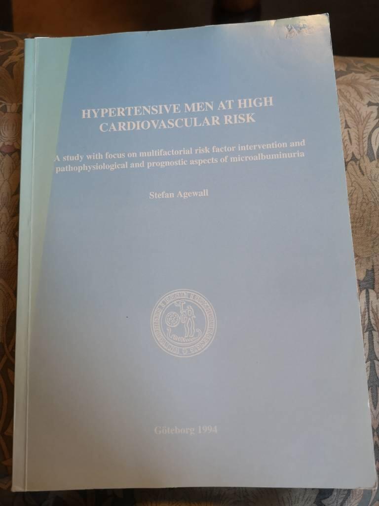 Hypertensive men at high cardiovascular risk : a study with focus on multifactorial risk factor intervention and pathophysiological and prognostic aspects of microalbuminuria