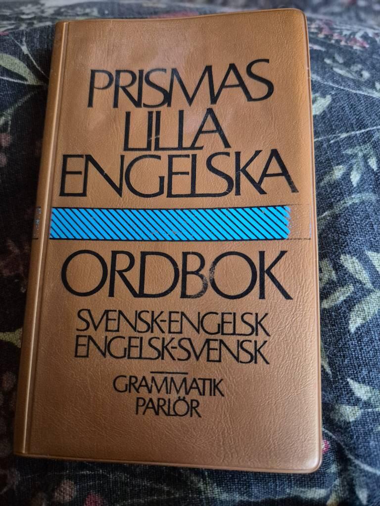 Prismas lilla engelska ordbok - [svensk-engelsk, engelsk-svensk] : [grammatik, parl&ouml;r]
